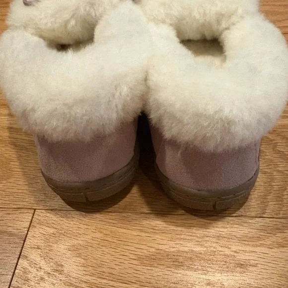 Lands' End Cozy Pink and Cream Slippers with Plush Lining - Picture 3 of 8